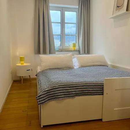 Residery Zentrale Altbauwohnung Mit Arbeitsplatz In Der Innstadt * Passau