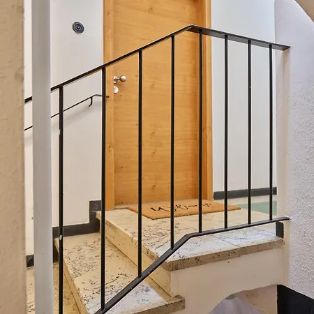 Grosse Stilvolle Altbauwohnung Im Herzen Von Bis 6 Personen شقة *