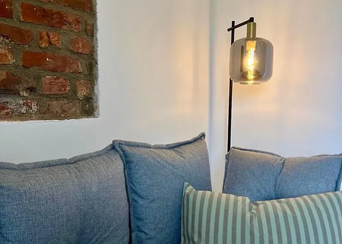 Grosse Stilvolle Altbauwohnung Im Herzen Von Bis 6 Personen