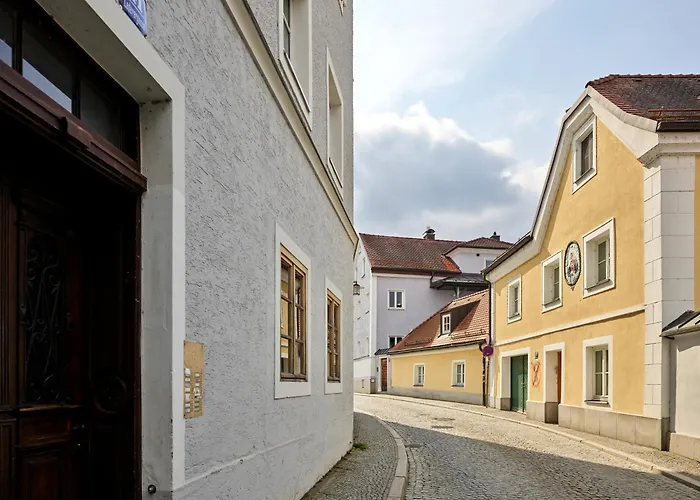 Grosse Stilvolle Altbauwohnung Im Herzen Von Bis 6 Personen *