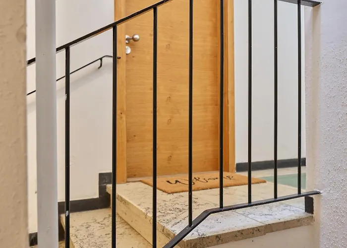 Grosse Stilvolle Altbauwohnung Im Herzen Von Bis 6 Personen Apartment *