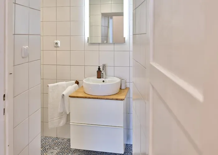 Grosse Stilvolle Altbauwohnung Im Herzen Von Bis 6 Personen *